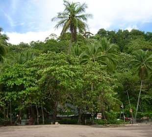"Haus" eines Aussteigers am Strand von Jaco