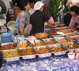 Essensstand auf dem Chatuchak Weekend Market