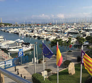 Blick auf den Hafen von Alcudia