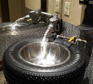 Restaurant Ford's Garage