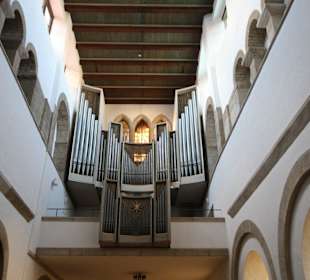 Blick zur Orgelempore 