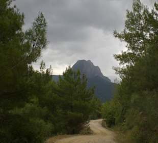 Weiter nach oben entlang Stausee