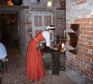 "Mittelalterlich" gekleideter Service