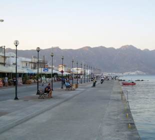 Hafen Kardemena am Abends