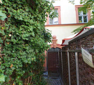 Bs16 - Hintereingang beim Biergarten