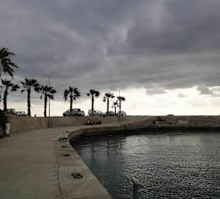 Am Wasser Richtung Säulen