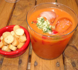 Erfrischende, geeiste Gazpacho