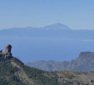 Roque Nublo, dahinter Pico del Teide/Teneriffa