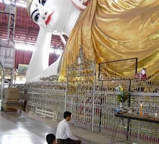 Betende Buddhisten