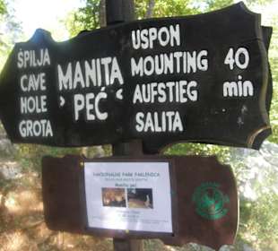 Hinweisschild zur Grotte