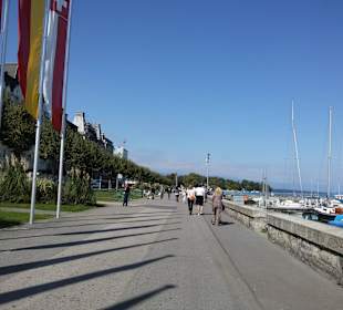 Promenada przy Jeziorze Genewski