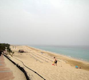 Blick von der Promenade auf den Strand