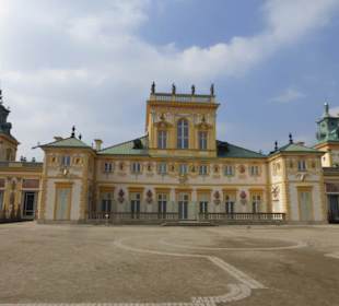 Blick vom Schlosspark zum Schloss Wilanow