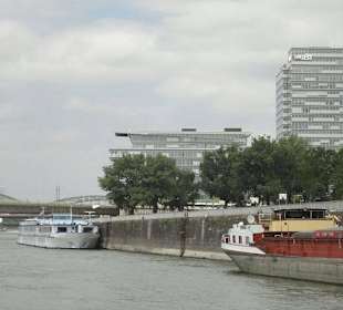 Große Kölner Hafenrundfahrt