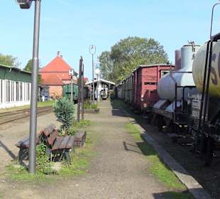 Auch viele Güterwagen