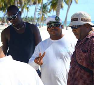 Kapitän Helmut mit Crew