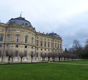 Obstbäume entlang des Parks