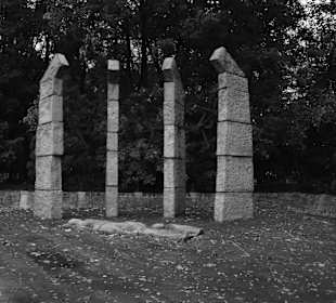 Denkmal an das KZ Auschwitz III Monowitz