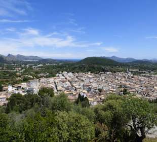 Ausblick vom Kalvarienberg auf Pollença 