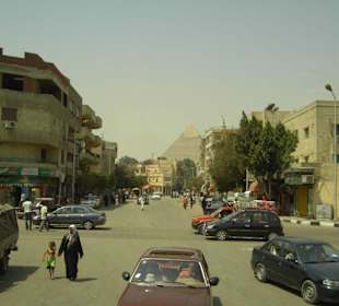 Kairo mit Pyramide