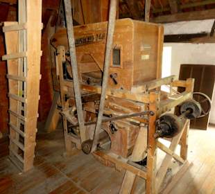 Rundgang durch die Stationen der alten Mühle