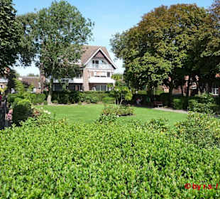 Schöner Park im Ort, nahe dem Bahnhof
