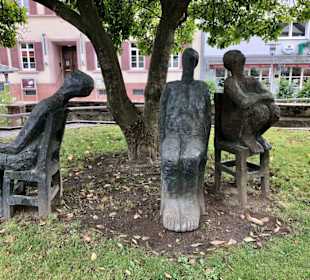 Skulpturen vor der Kirche