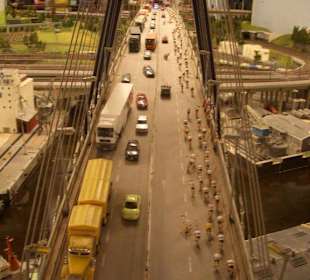 Brücke mit Radrennen