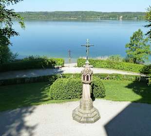 Blick von der Kapelle auf den See