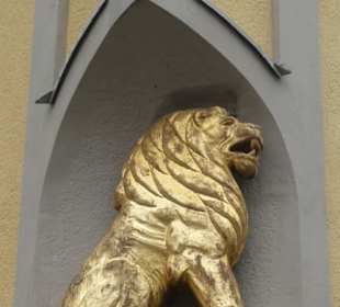 Altstadt Kitzingen: Löwe an der Löwenapotheke