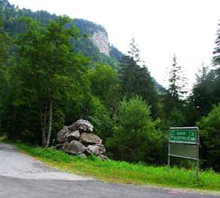 Einfahrt zur Alm am Plöckenpass, langsam fahren