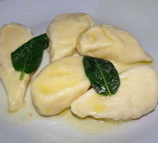 Gulurgiones im Restaurant La Veranda