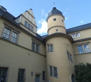 Im Innenhof von Schloss Ehrenburg