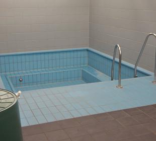 Das Becken in der Umkleide