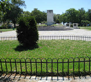 Spianada / Esplanade: Denkmal