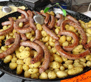 Spezialitäten auf dem Wochenmarkt Argelès-Plage