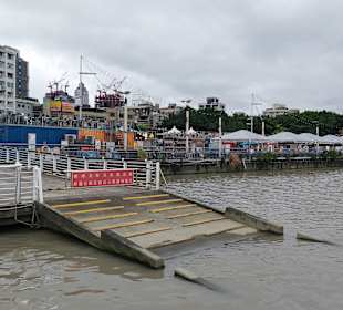 Yanping Riverside Park - Dadaocheng Wharf Containe