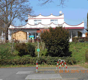 Roßer Parkplatz am Rheinufer