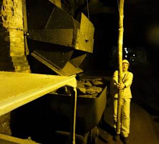 Demonstration der Öffnung einer Schütte