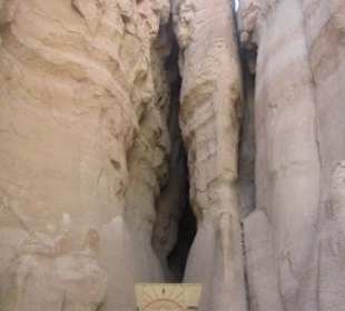 Höhleneingang: Vorsicht Verirrungsgefahr!