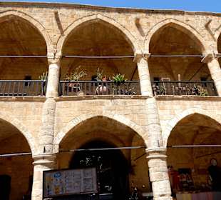 Geschäfte im oberen Stock