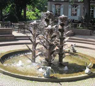 Der bekannte Dorfbrunnen in Herxheim