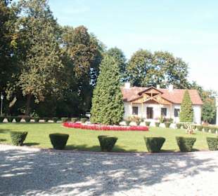 Dziedziniec przed zamkiem