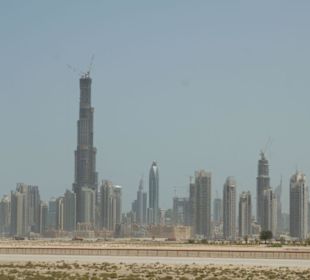 Burj Dubai mitten in Dubai Down Town