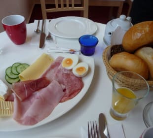 Serviertes Frühstück für 2 Personen