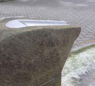 Dorfplatz mit Dorfbrunnen