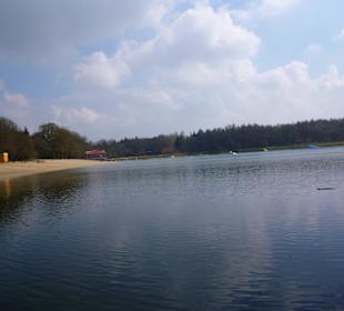 Der See direkt am Schloß