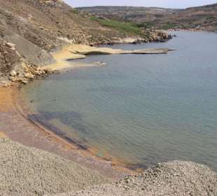 Blick vom Wanderweg an der Ghajn Tuffieha Bay