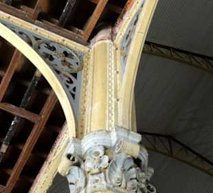 Stahlpfeiler in der Kathedrale