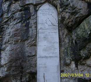 Steintafel mit Hochwasserständen der Lahn